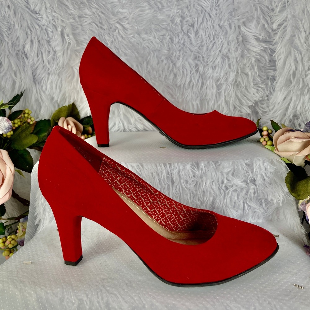 Jaclyn Smith Pumps Women Size 9 Red Faux Suede Memo Tech Memory Foam Heels